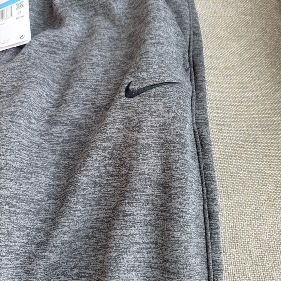 Nike Men’s Therma-FIT Joggers NWT, size M, color heathered gray - Picture 10 of 15